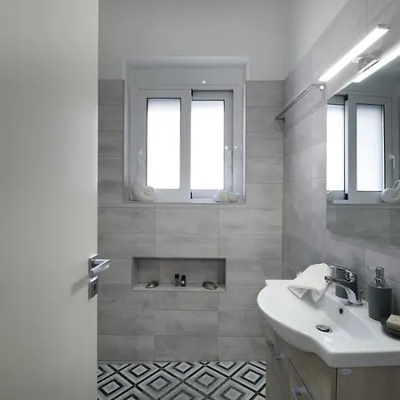 Piraiki Coastal Apartment