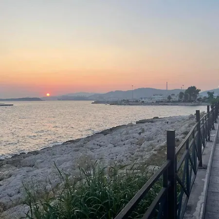 Piraiki Coastal Apartment *