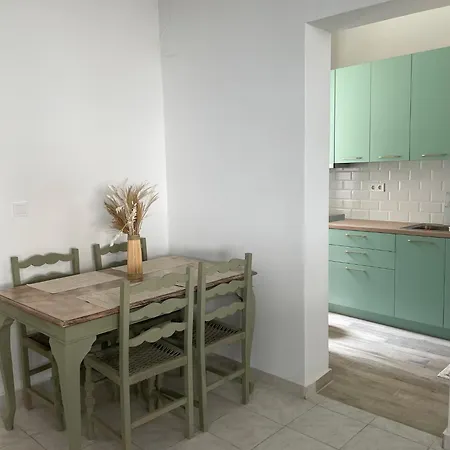 Piraiki Coastal Apartment *